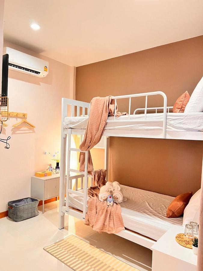 Por Poshtel Kanchanaburi Eksteriør billede