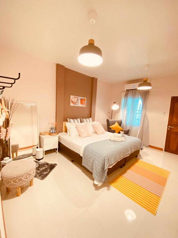 Por Poshtel Kanchanaburi Eksteriør billede